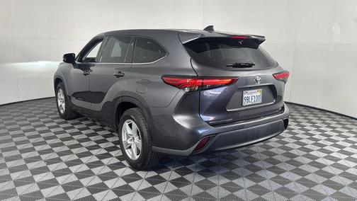 2022 Toyota Highlander LE