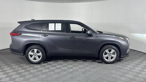 2022 Toyota Highlander LE