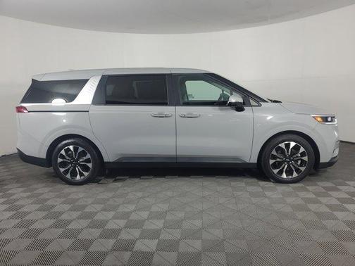 2023 Kia Carnival EX