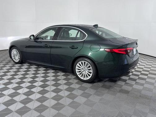 2021 Alfa Romeo Giulia Base