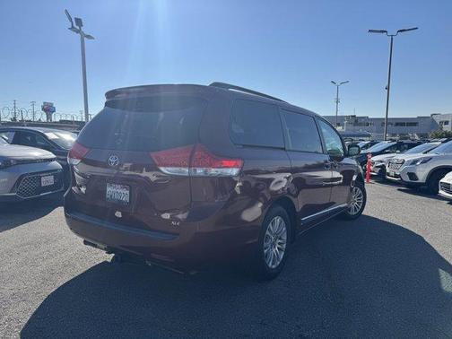 2012 Toyota Sienna XLE