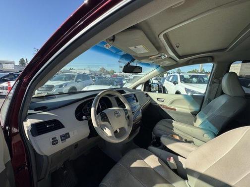 2012 Toyota Sienna XLE