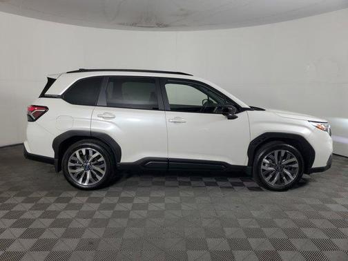 Crystal White Pearl 2025 Subaru Forester Touring