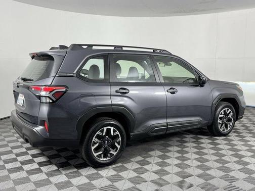 2025 Subaru Forester Base