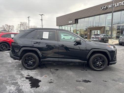 2020 Toyota RAV4 LE