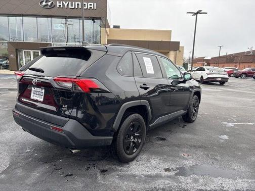 2020 Toyota RAV4 LE