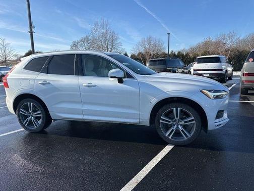 2021 Volvo XC60 T5 Momentum