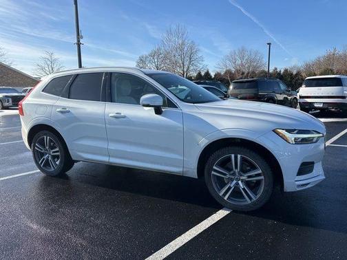 2021 Volvo XC60 T5 Momentum