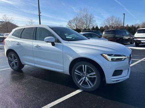2021 Volvo XC60 T5 Momentum
