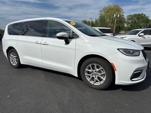 2023 Chrysler Pacifica Touring-L