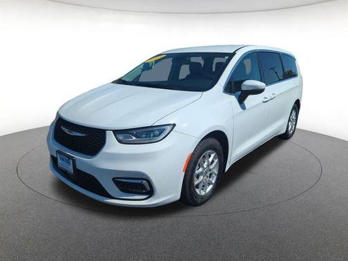2023 Chrysler Pacifica Touring-L