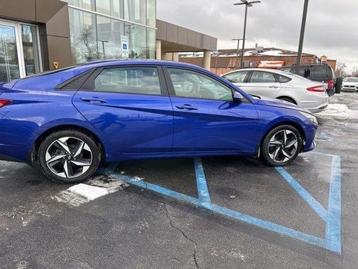 2023 Hyundai ELANTRA SEL