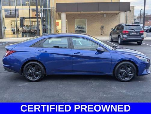 2022 Hyundai ELANTRA SEL
