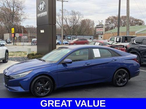 2022 Hyundai ELANTRA SEL