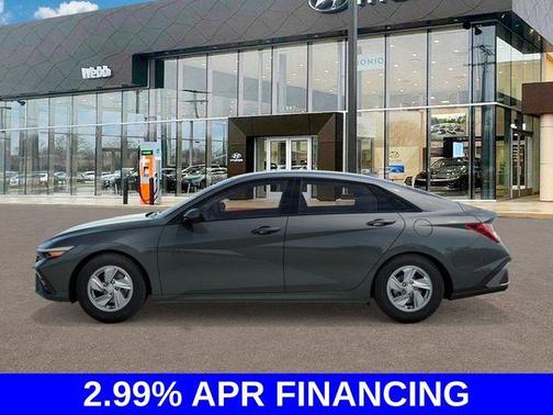 2025 Hyundai ELANTRA SE