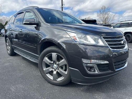 Tungsten Metallic 2017 Chevrolet Traverse 2LT
