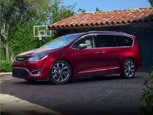 Granite Crystal Clearcoat Metallic 2017 Chrysler Pacifica Touring-L Plus