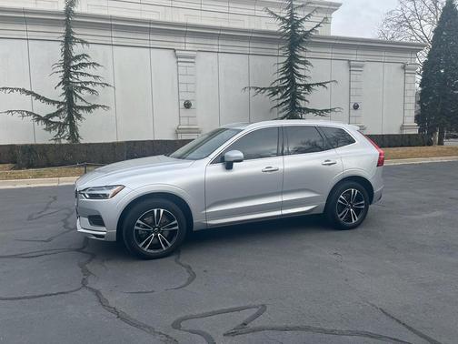 2020 Volvo XC60 T6 Momentum