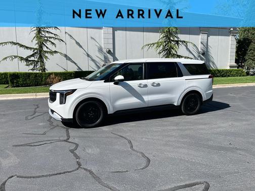 Snow White Pearl 2025 Kia Carnival LXS