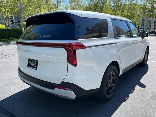 Snow White Pearl 2025 Kia Carnival LXS