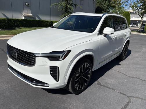 Crystal White Pearl 2025 Volvo XC90 B6 Plus 7-Seater