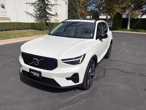 Crystal White 2026 Volvo XC40 B5 Plus