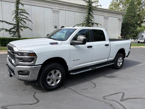 Bright White Clearcoat 2026 RAM 2500 Big Horn