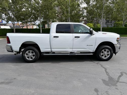Bright White Clearcoat 2026 RAM 2500 Big Horn