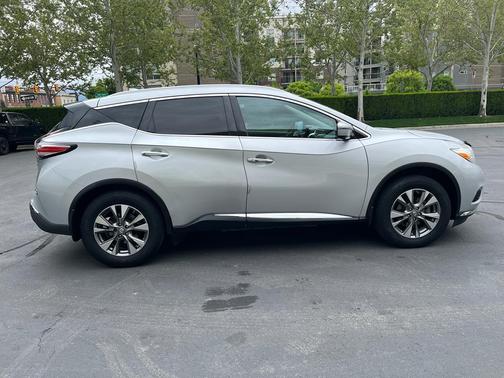 Brilliant Silver Metallic 2017 Nissan Murano SL