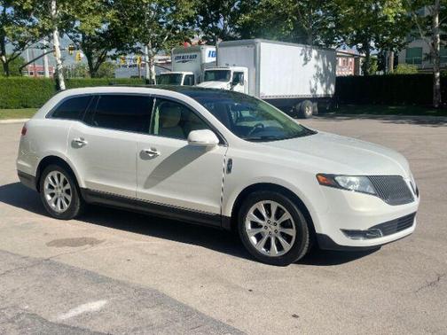 Photo 3 of 37 of 2014 Lincoln MKT EcoBoost