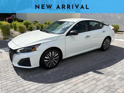 Glacier White 2025 Nissan Altima SV