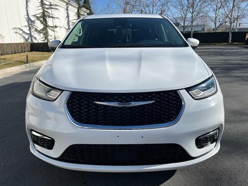 2023 Chrysler Pacifica Touring-L