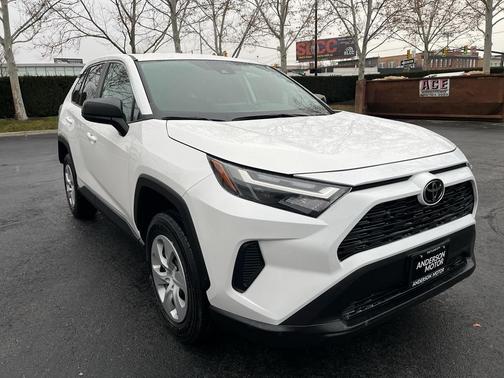 2025 Toyota RAV4 LE