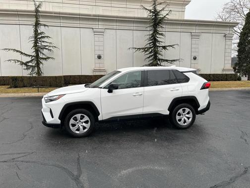 2025 Toyota RAV4 LE