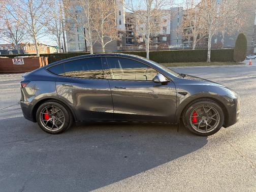 2024 Tesla Model Y Performance