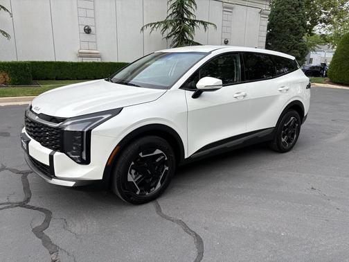 Snow White Pearl 2026 Kia Sportage Hybrid S
