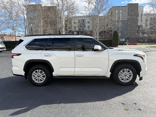 2024 Toyota Sequoia SR5