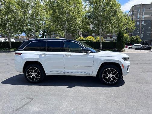 2022 Jeep Grand Cherokee 4xe Summit