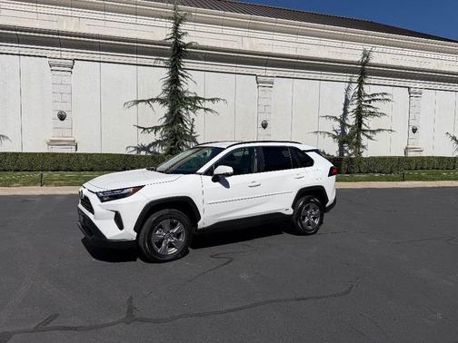 2024 Toyota RAV4 Hybrid LE