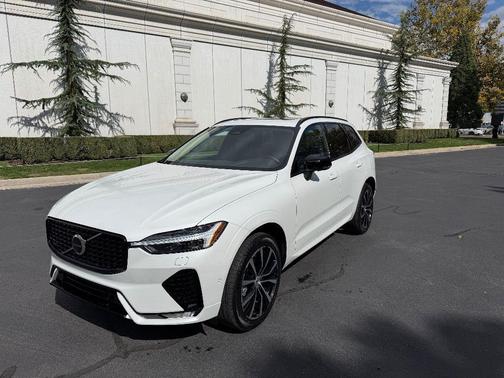 2025 Volvo XC60 B5 Plus