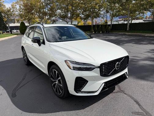 2025 Volvo XC60 B5 Plus