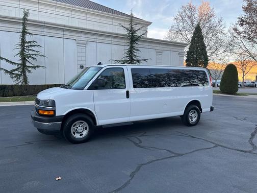 2023 Chevrolet Express 3500 LT