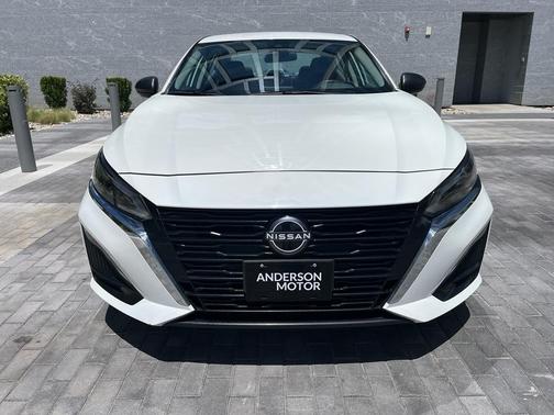 Glacier White 2025 Nissan Altima SV