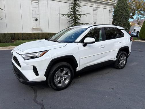 2024 Toyota RAV4 Hybrid LE