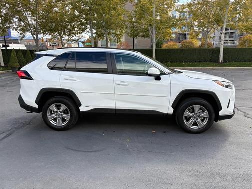 2024 Toyota RAV4 Hybrid LE