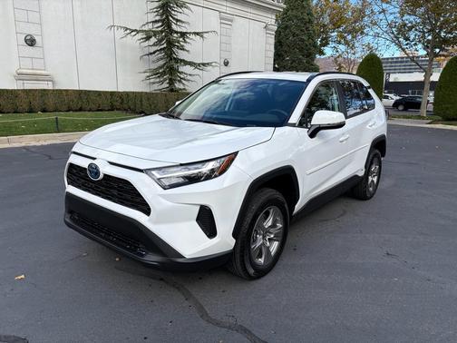 2024 Toyota RAV4 Hybrid LE