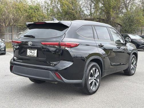 Midnight Black 2023 Toyota Highlander LE