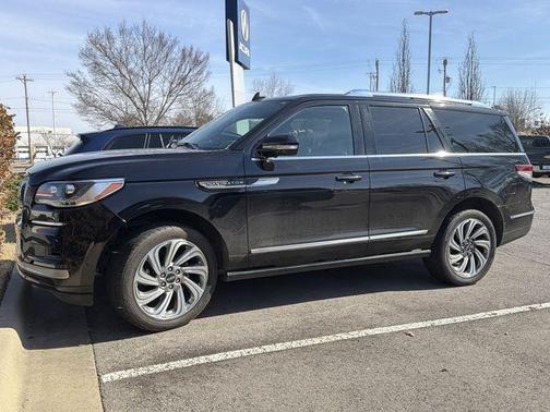 Black Metallic 2024 Lincoln Navigator Reserve