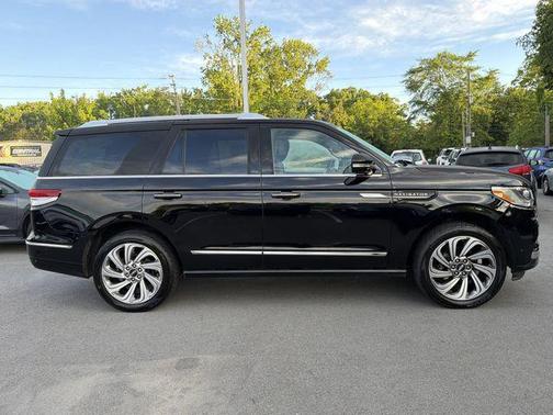 Black Metallic 2024 Lincoln Navigator Reserve