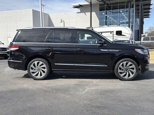 Black Metallic 2024 Lincoln Navigator Reserve